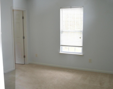 9913 Layla Avenue - Photo Thumbnail 8