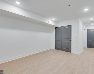 2314 N Sydenham Street - Photo Thumbnail 5
