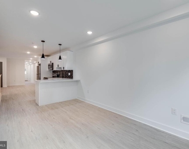 2314 N Sydenham Street - Photo Thumbnail 2