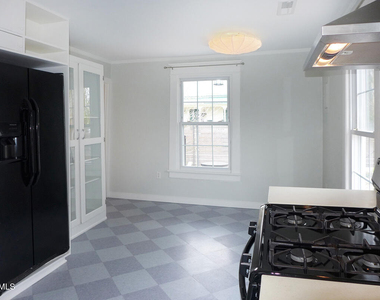 103 Center Street - Photo Thumbnail 4