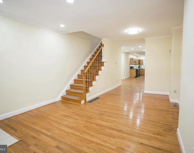 2321 E Boston Street - Photo Thumbnail 4