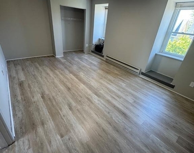902 Swede Street - Photo Thumbnail 4