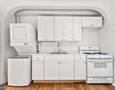 1 Athens Avenue W - Photo Thumbnail 4