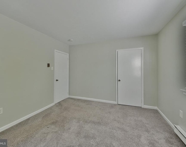 576 Meadowbrook Avenue - Photo Thumbnail 11