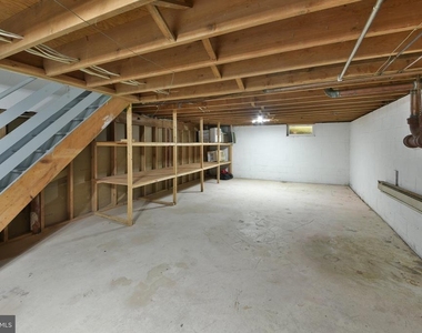 576 Meadowbrook Avenue - Photo Thumbnail 13