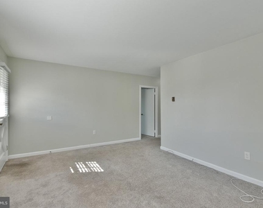 576 Meadowbrook Avenue - Photo Thumbnail 4