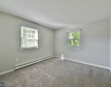 576 Meadowbrook Avenue - Photo Thumbnail 10