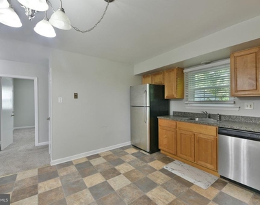 576 Meadowbrook Avenue - Photo Thumbnail 6