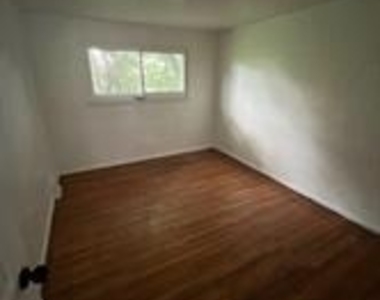 2518 Peoples Street - Photo Thumbnail 5