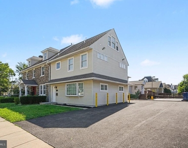 812 Darby Road - Photo Thumbnail 3