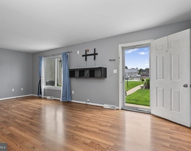 10 Terry Court - Photo Thumbnail 2