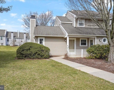 936 Railway Square - Photo Thumbnail 1