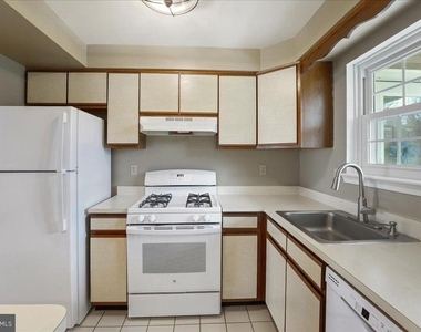 936 Railway Square - Photo Thumbnail 6