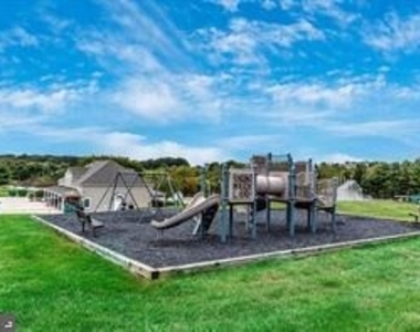 936 Railway Square - Photo Thumbnail 27
