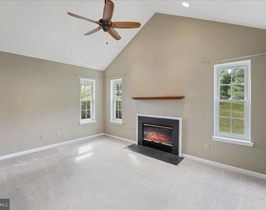936 Railway Square - Photo Thumbnail 3