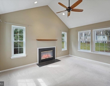 936 Railway Square - Photo Thumbnail 4