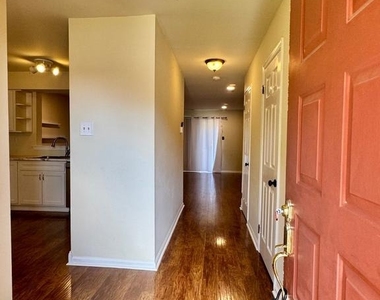 122 Caernarvon Court - Photo Thumbnail 4