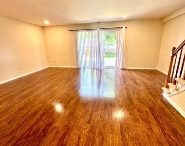 122 Caernarvon Court - Photo Thumbnail 8