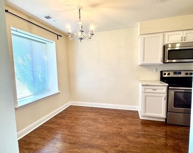 122 Caernarvon Court - Photo Thumbnail 7