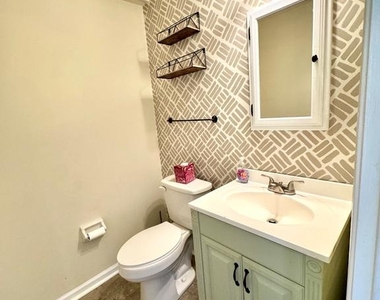 122 Caernarvon Court - Photo Thumbnail 10