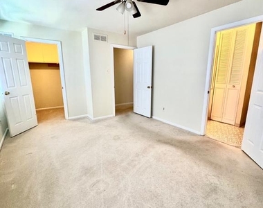 122 Caernarvon Court - Photo Thumbnail 16