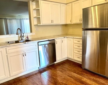 122 Caernarvon Court - Photo Thumbnail 5