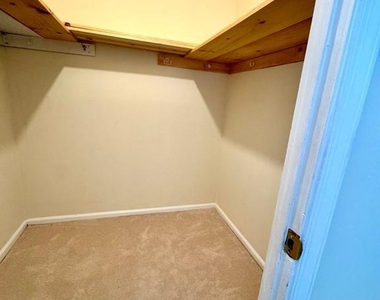 122 Caernarvon Court - Photo Thumbnail 17