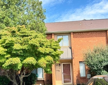 122 Caernarvon Court - Photo Thumbnail 3