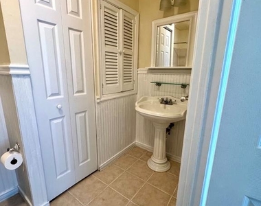 122 Caernarvon Court - Photo Thumbnail 15
