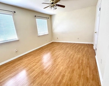 122 Caernarvon Court - Photo Thumbnail 11