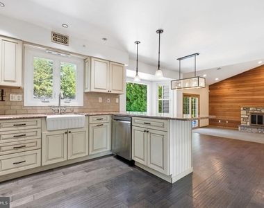 1272 Knox Drive - Photo Thumbnail 4