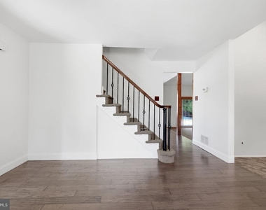 1272 Knox Drive - Photo Thumbnail 8