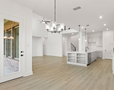 373 Hollister Dr - Photo Thumbnail 10