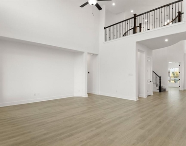 373 Hollister Dr - Photo Thumbnail 17