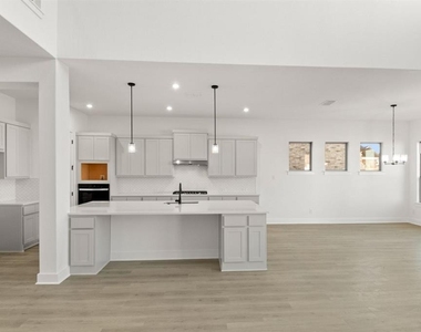 373 Hollister Dr - Photo Thumbnail 11