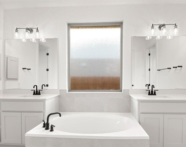 373 Hollister Dr - Photo Thumbnail 23