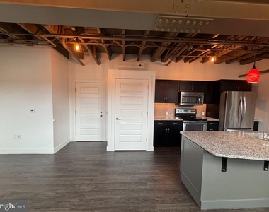 820 W Market Street - Photo Thumbnail 4