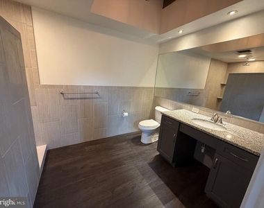 820 W Market Street - Photo Thumbnail 8