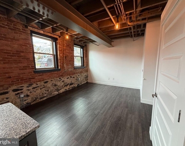 820 W Market Street - Photo Thumbnail 5
