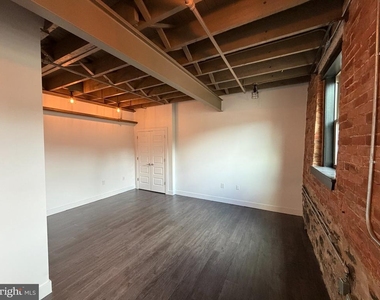 820 W Market Street - Photo Thumbnail 12