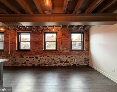 820 W Market Street - Photo Thumbnail 6