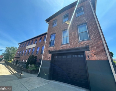 820 W Market Street - Photo Thumbnail 19