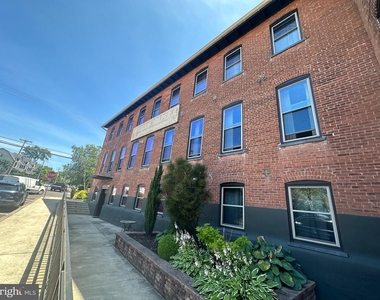 820 W Market Street - Photo Thumbnail 20