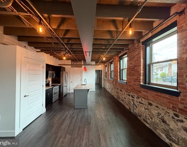 820 W Market Street - Photo Thumbnail 3