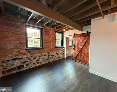 820 W Market Street - Photo Thumbnail 13