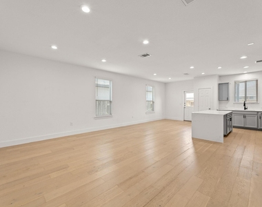 322 Bonnet Blvd - Photo Thumbnail 2