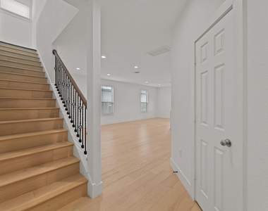 322 Bonnet Blvd - Photo Thumbnail 4