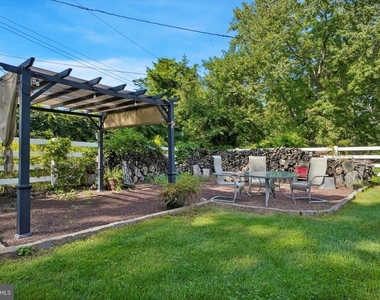 2176 Meadowview Drive - Photo Thumbnail 21