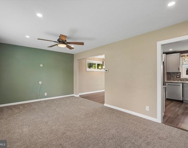 2176 Meadowview Drive - Photo Thumbnail 3