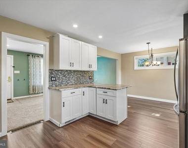2176 Meadowview Drive - Photo Thumbnail 7